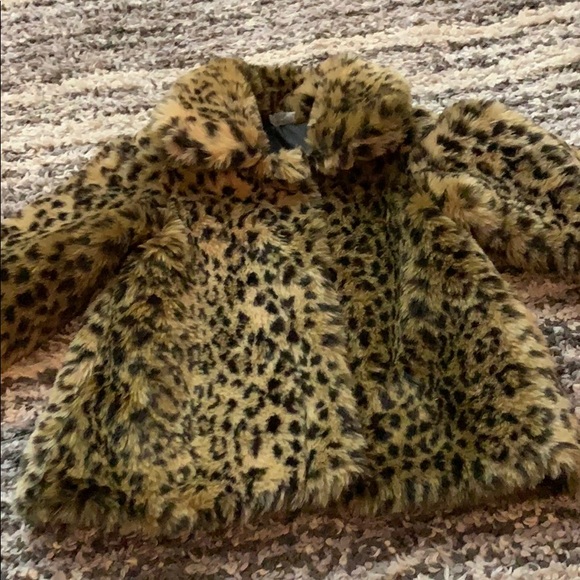 2T leopard print faux fur jacket. - Picture 4 of 4
